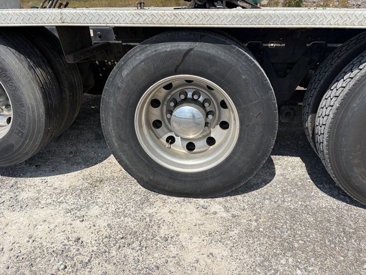 2015-kenworth-t880-image-12