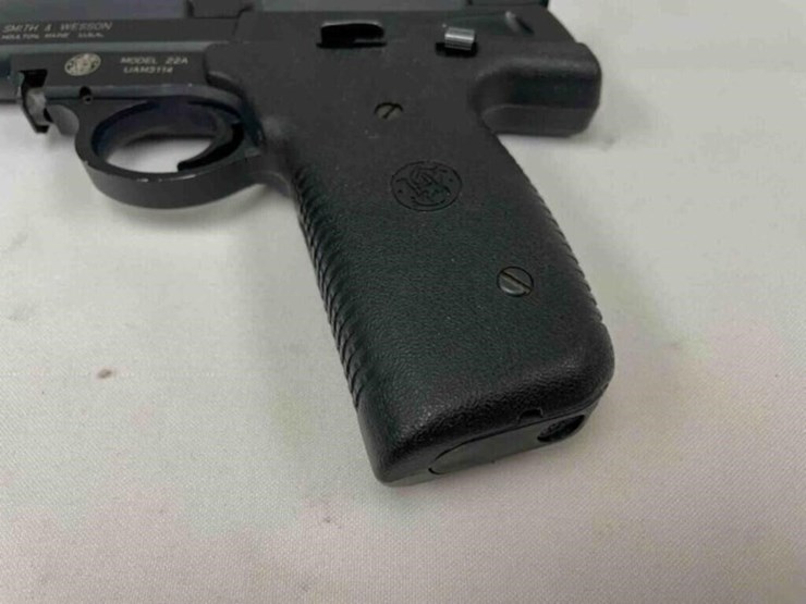 smith-&-wesson-22lr-pistol-image-6