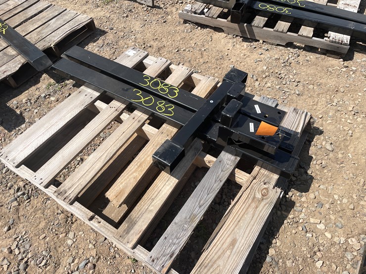 #3083-•-unused-2025-wolverine-adjustable-clip-on-pallet-forks-image-3
