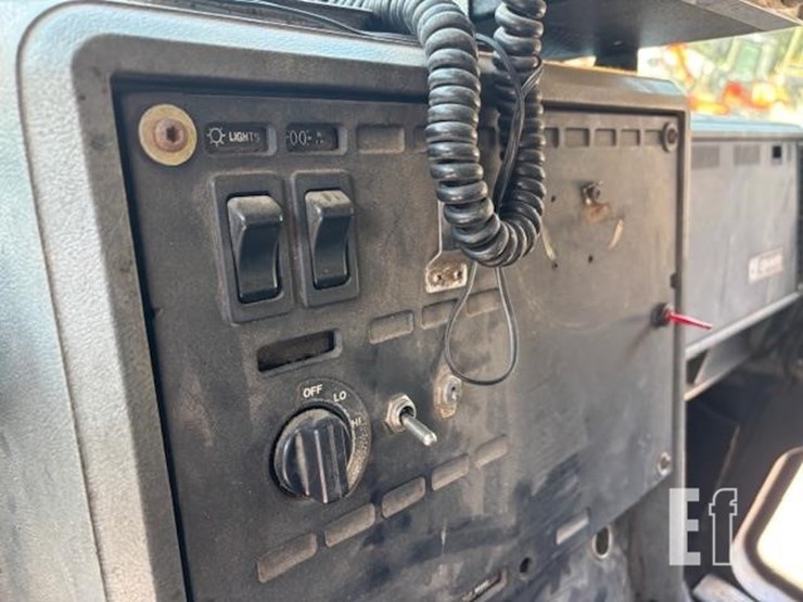 1991-mack-ch613-image-11