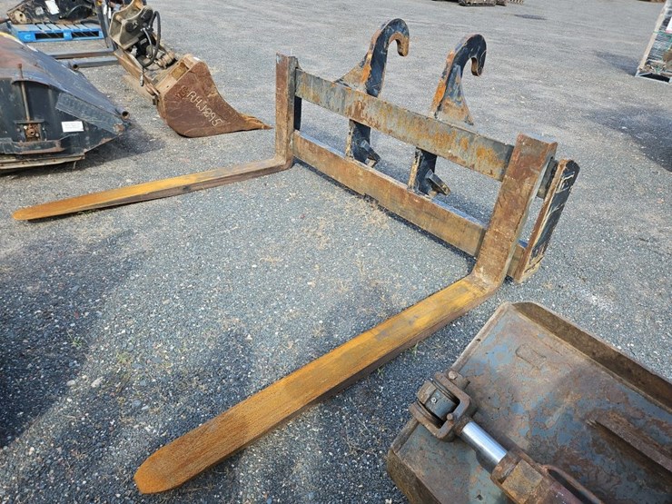 caterpillar-72"-wheel-loader-forks-image-1