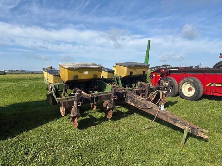 john-deere-4-row-corn-planter-image-3