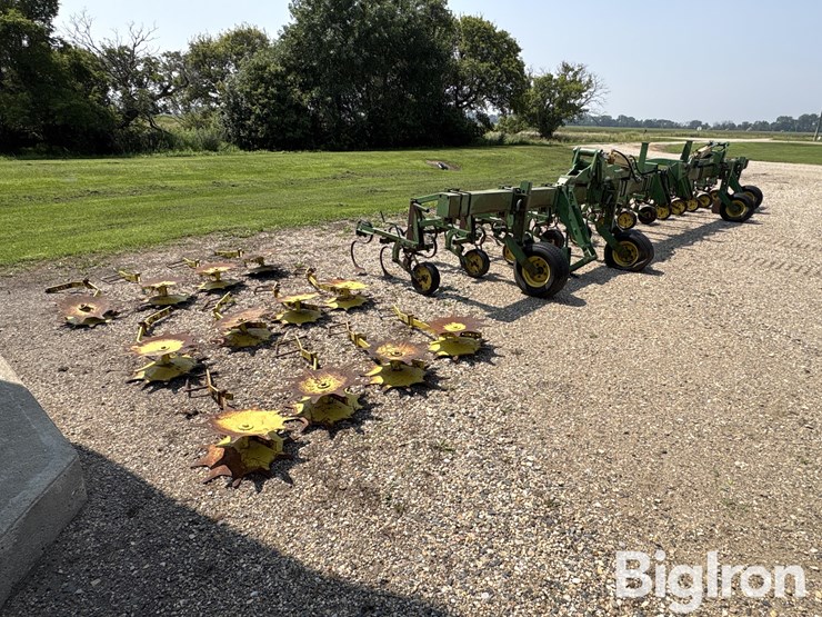 john-deere-845-image-3