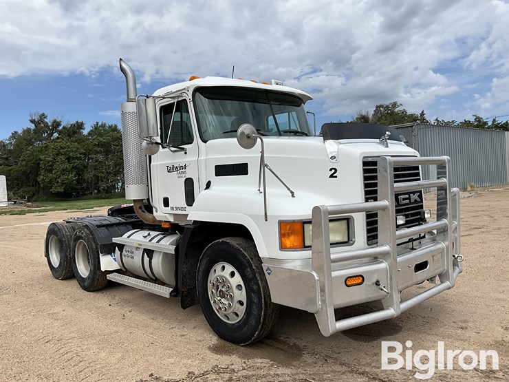 2002-mack-ch613-image-3