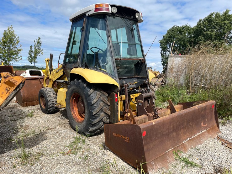 new-holland-u80-image-8