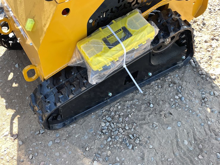 #9466-•-unused-2025-agt-compact-track-loader-image-11