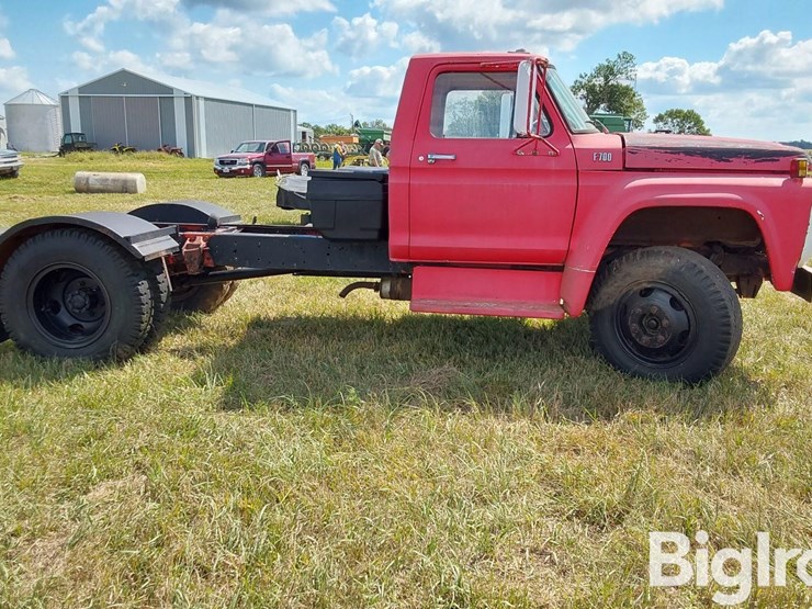 1976-ford-f700-image-4