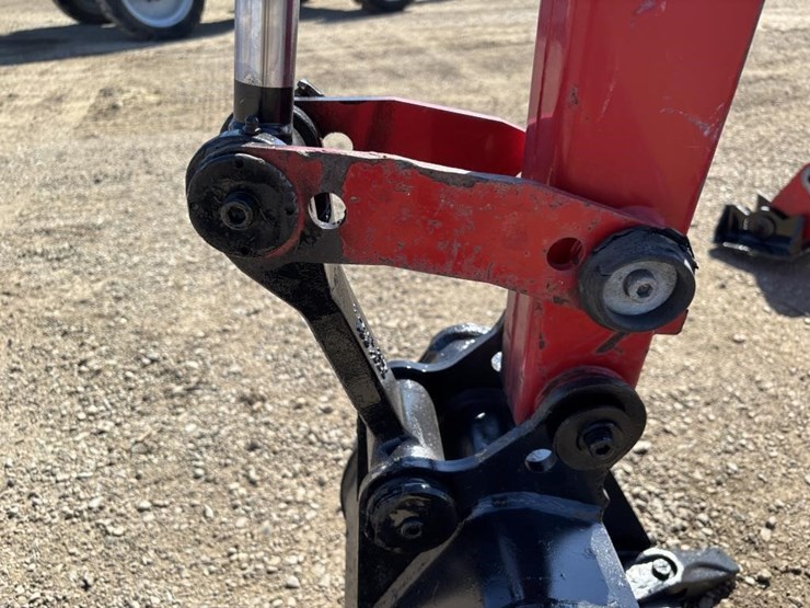 2017-massey-ferguson-gc1710-image-14