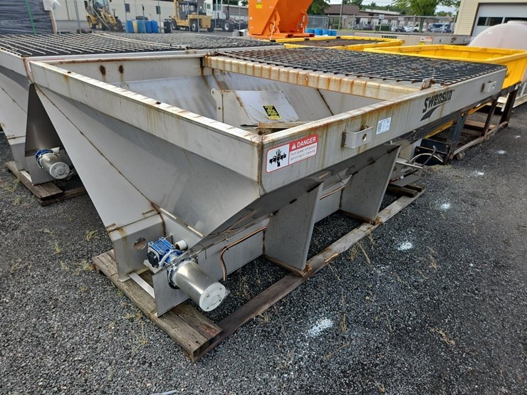 swenson-8'-stainless-steel-sand/salt-spreader-image-3