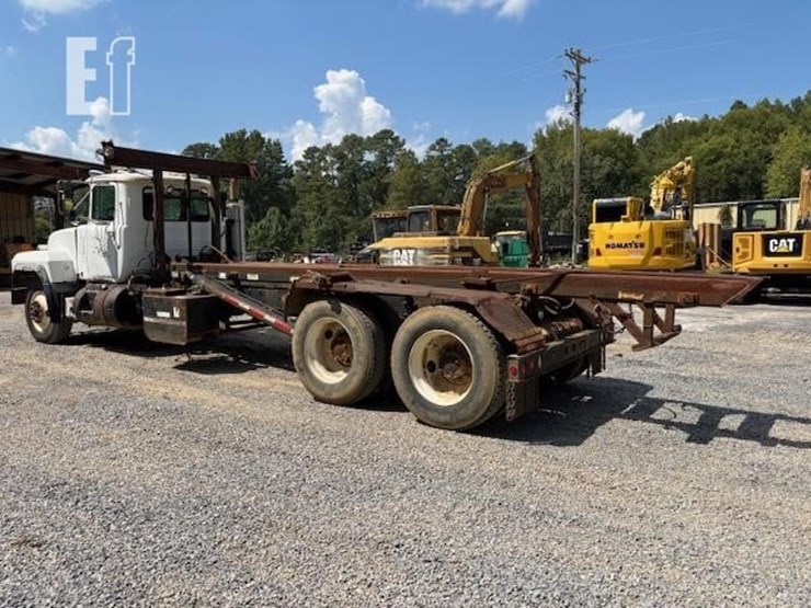 2001-mack-rd688s-image-6