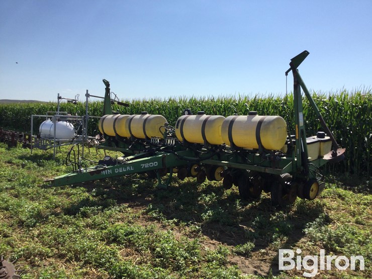 john-deere-7200-image-1
