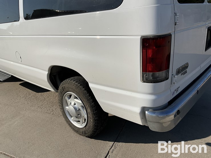 2011-ford-e350-xlt-image-19