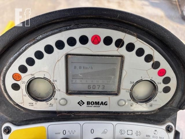2017-bomag-bw211d-5-image-8