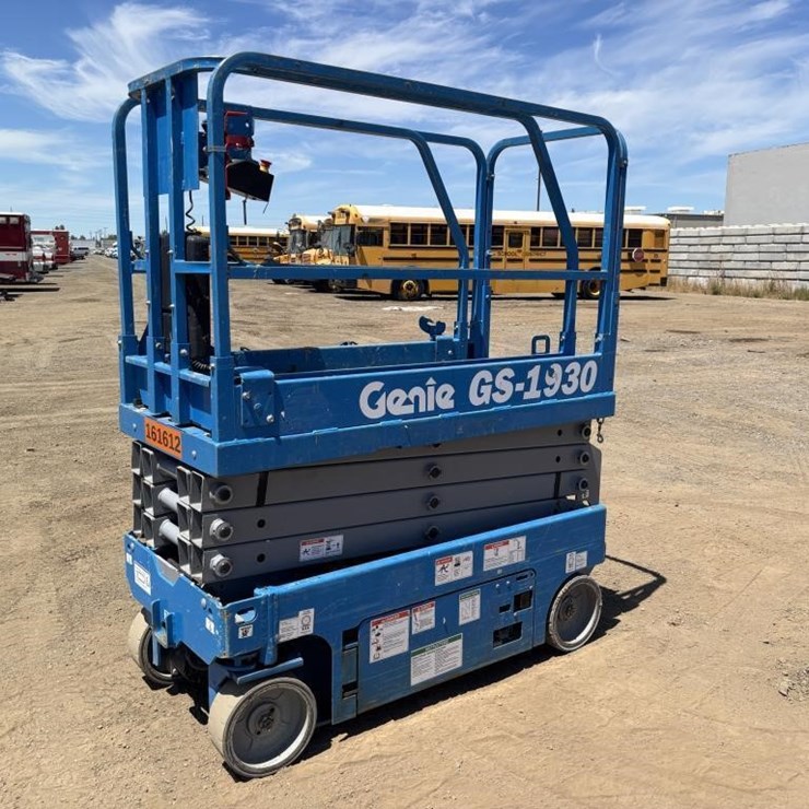 2017 GENIE GS1930