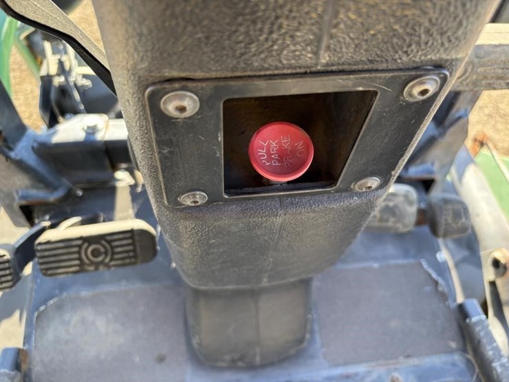 2013-john-deere-1600-turbo-image-22