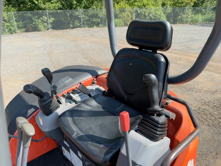 2011-kubota-u35-image-28