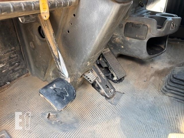 2006-kenworth-t800-image-16