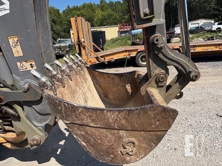 2012-volvo-bl70b-image-29