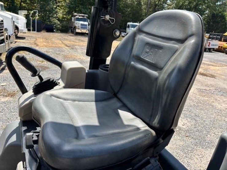 2019-caterpillar-cb24b-image-28