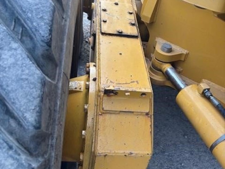 2009-deere-670g-image-26