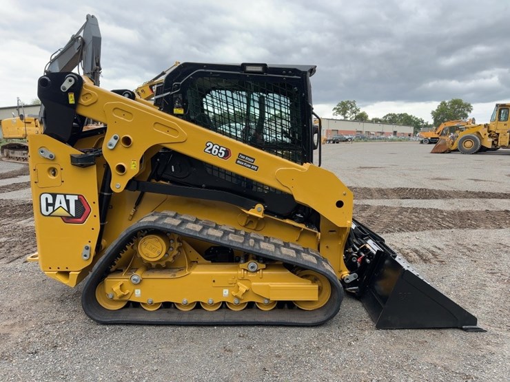 2024-caterpillar-265-track-skid-steer-image-6