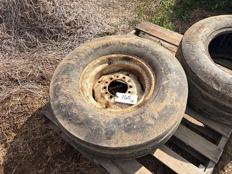 (2)-11l---15sl-tires.-1-with-a-rim-image-3
