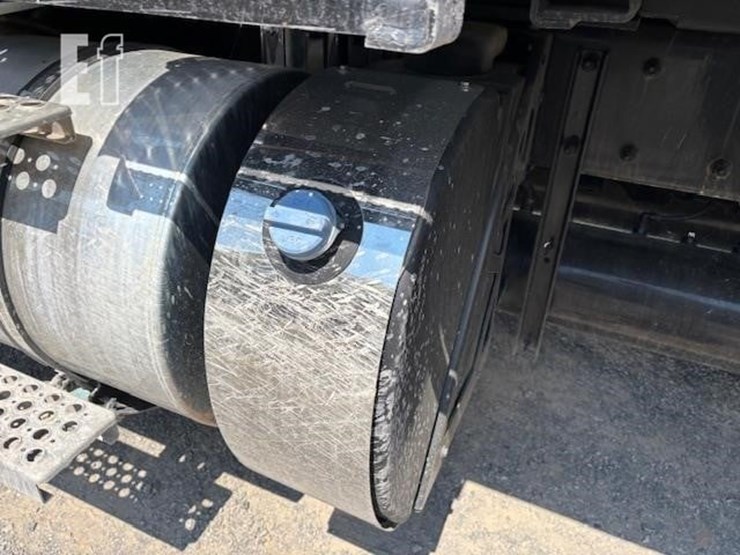 2022-kenworth-t880-image-31