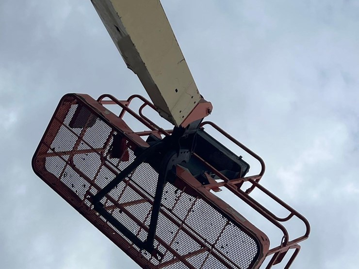 jlg-400s-image-9