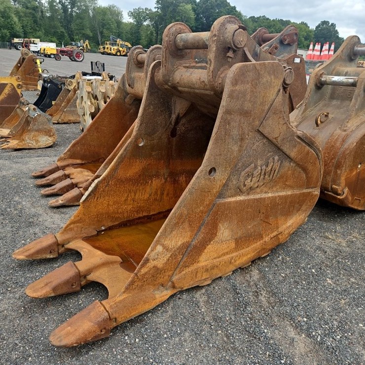 GEITH 36" BUCKET WITH TEETH
