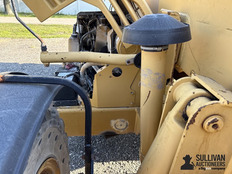 2002-caterpillar-th83-image-17