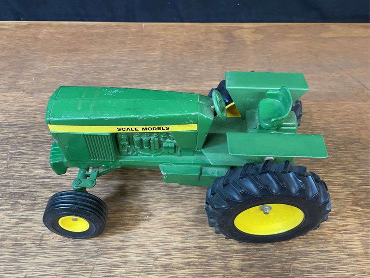 john-deere-16-image-3