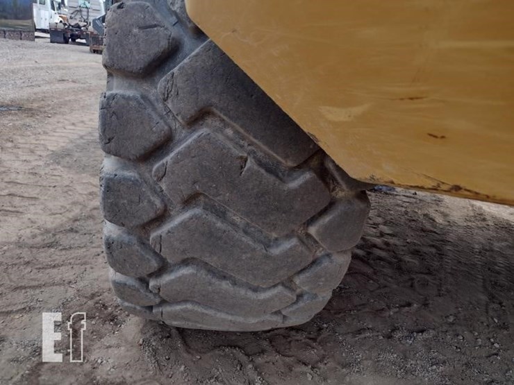 2005-deere-300d-image-17