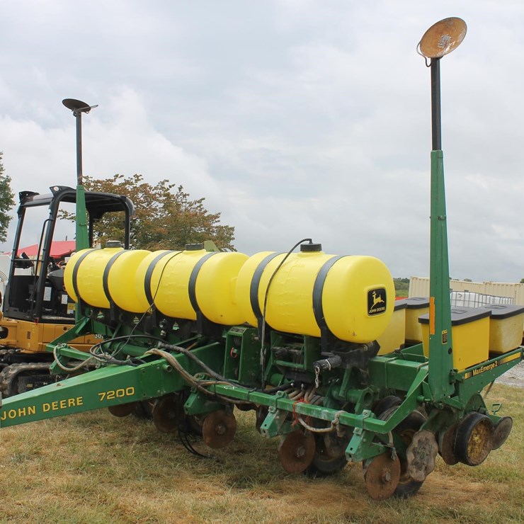 JOHN DEERE 7200