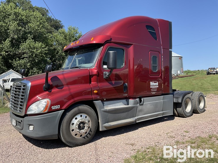 2015-freightliner-cascadia-125-evolution-image-1