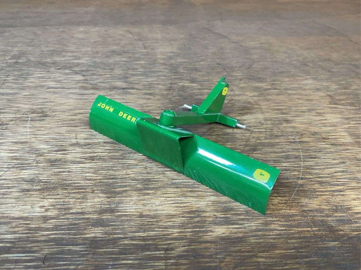 john-deere-16-image-7