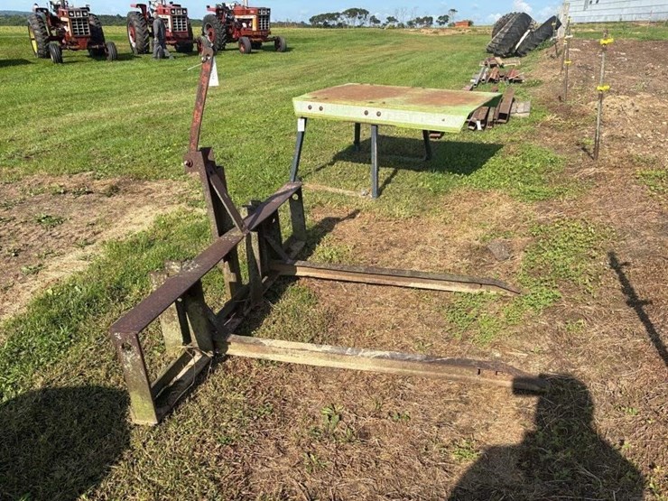 3pt-2-prong-bale-mover-image-1