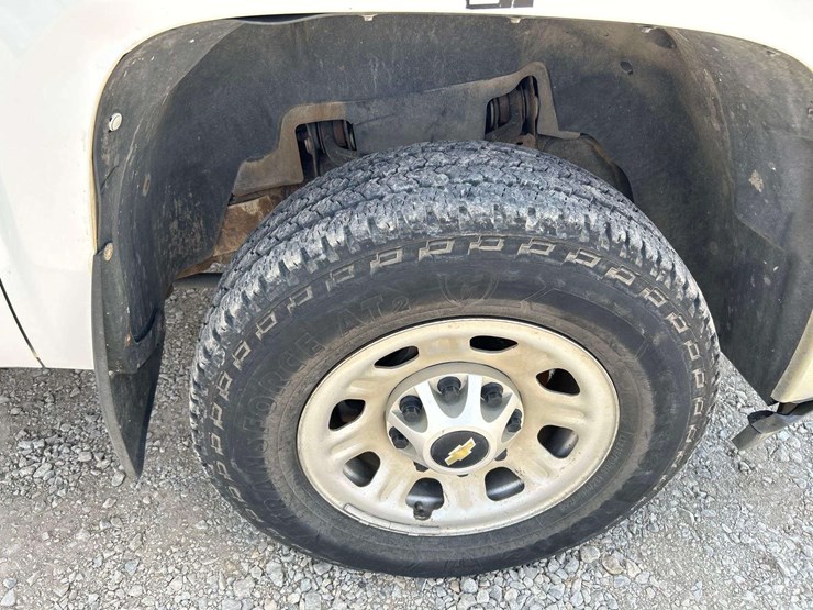 2012-chevrolet-silverado-3500-image-26