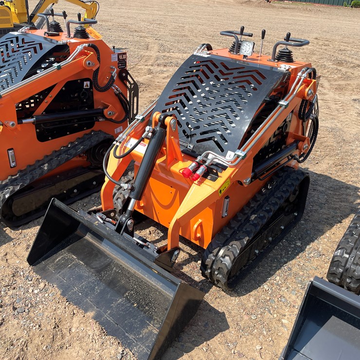 #9290 • Unused 2025 Landhero Mini Skid Steer Loader