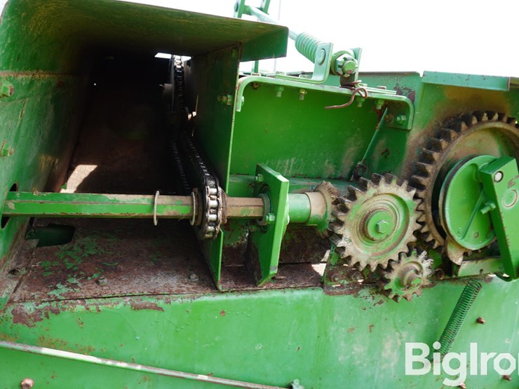john-deere-336-image-17