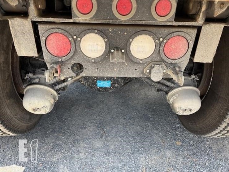 2022-kenworth-t880-image-6