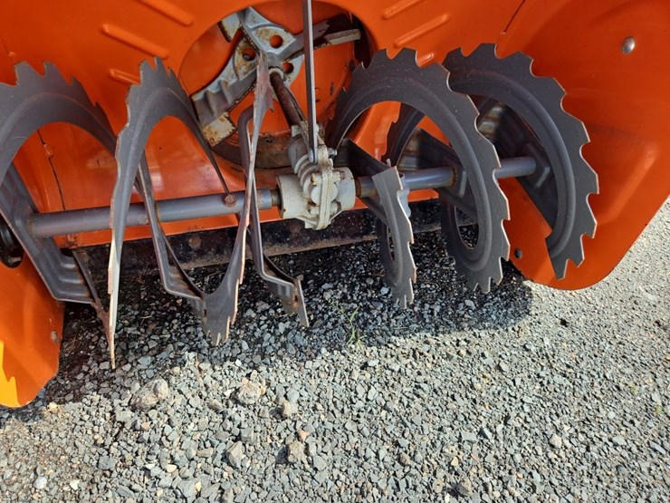 husqvarna-st330p-snow-blower-image-6
