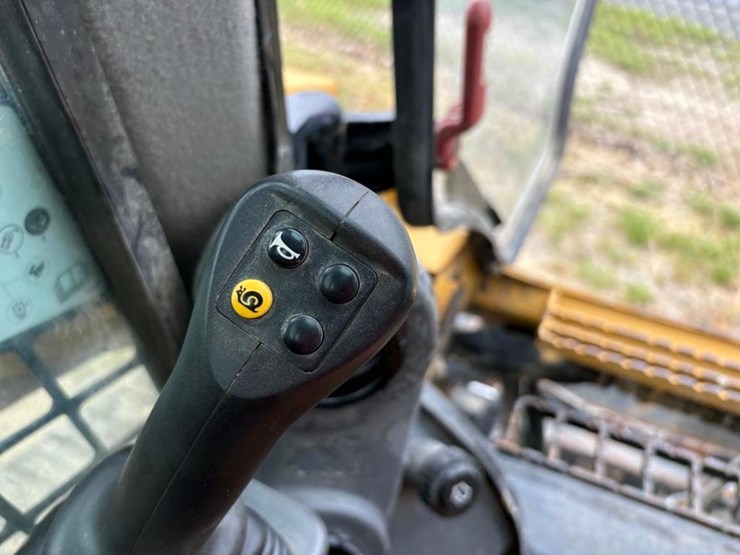 2020-caterpillar-299d3-image-32