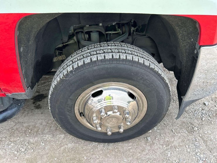 2017-chevrolet-silverado-3500hd-image-32