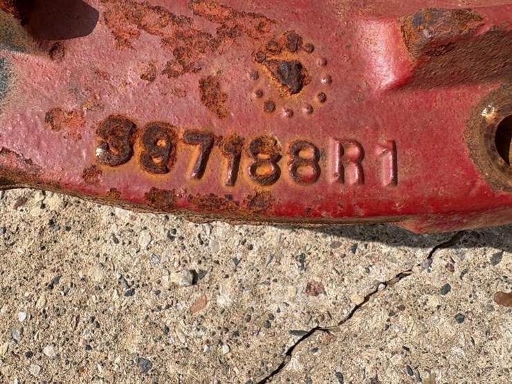 center-wheel-casting-ih-tractor-image-4