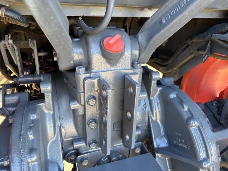 2019-kubota-mx5400-image-30