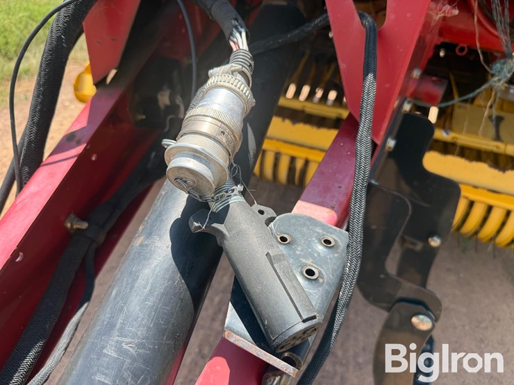 2014-new-holland-br7070-image-10