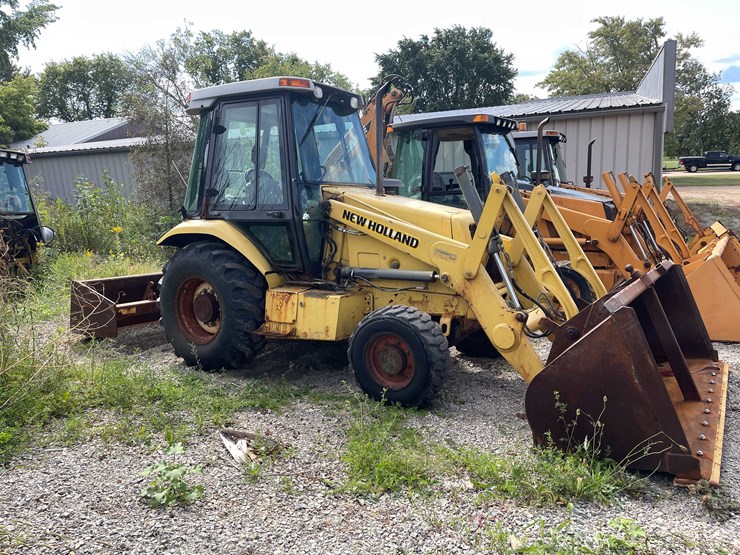 new-holland-u80-image-4