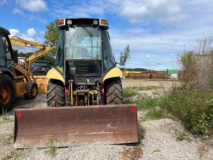 new-holland-u80-image-6
