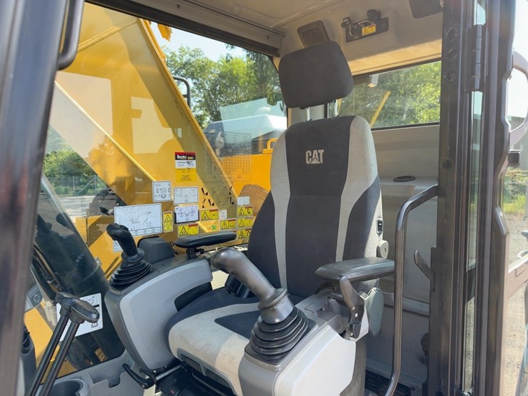 2016-caterpillar-325flcr-hydraulic-excavator-image-35