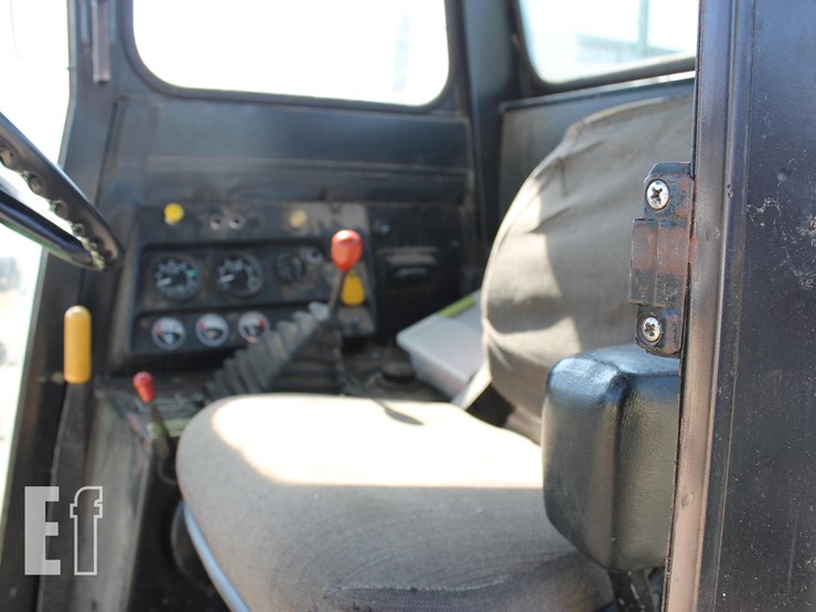 john-deere-4420-image-12